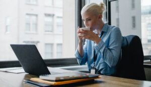 Embracing Entrepreneurship: The Benefits and Challenges Compared to a 9-to-5 Job