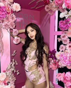 BLACKPINK’s Lisa Handles Wardrobe Malfunction with Grace During Concert, Moment Garners Online Fame