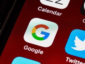 Does Any Billionaire Have the Power to Compete with Google Search Engine?