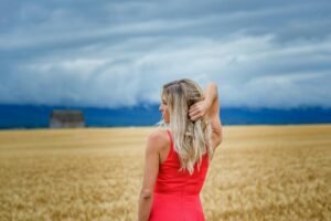 How To Transform Your Look Instantly: Hair Extensions and Wigs