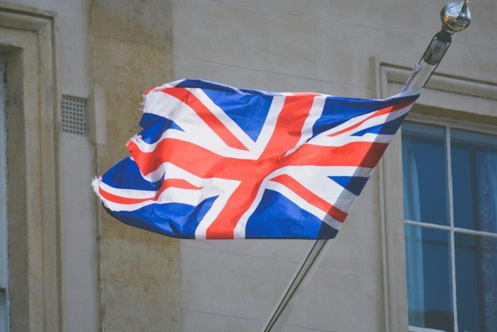 UK Grad Visa Scheme Isn't Troublesome, Finds Report Amid Immigration Concerns