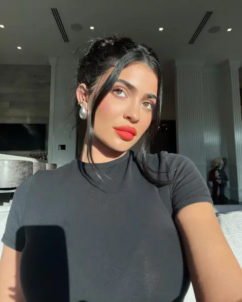 Kylie Jenner Suffers Wardrobe Malfunction on Instagram Share