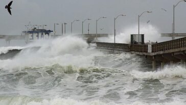 px El nino waves