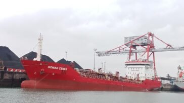 Navire BOMAR CERES à quai