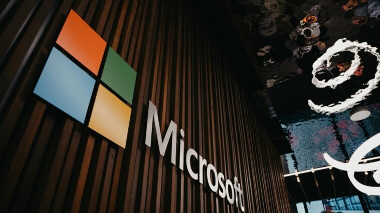 Microsoft outage hits global users
