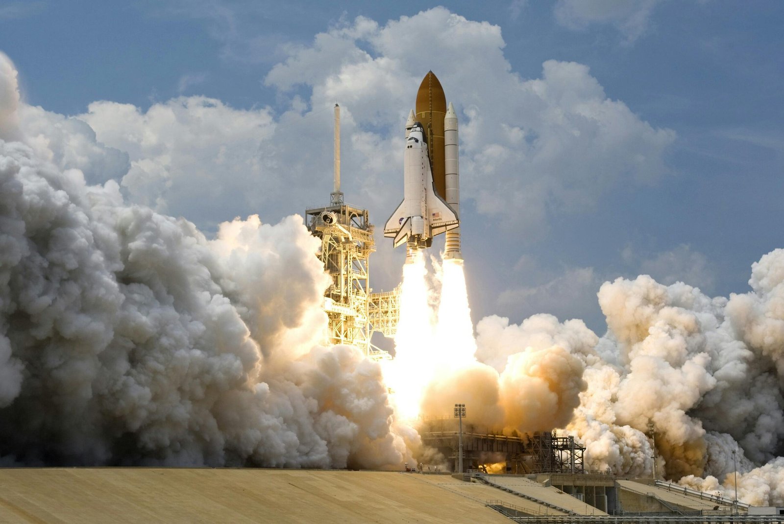 SpaceX falcon 9 during satellite launch