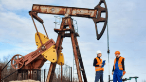 Oil Prices Rise as Economy Grows and Rate Cut Hopes Increase