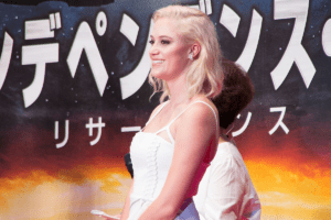 New Spin on a Classic: Maika Monroe to Star in “The Hand That Rocks the Cradle” Remake