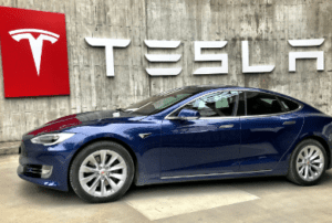 Tesla’s Self-Driving Dream Hits a Bump: U.S. Investigates Collisions!