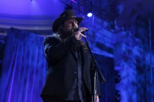 Chris Stapleton Dominates 2024 CMA Awards with Three Wins, Lainey Wilson Shines as Female Vocalist of the Year