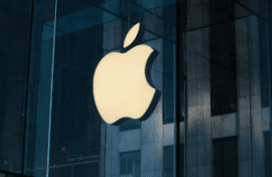 Buffett Backs Off Apple: Berkshire Piles Up Cash as Market Wobbles