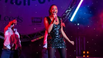 Alesha Dixon ()