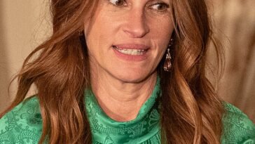 Julia Roberts Delivers Remarks at the Kennedy Center Honors Dinner () (cropped)