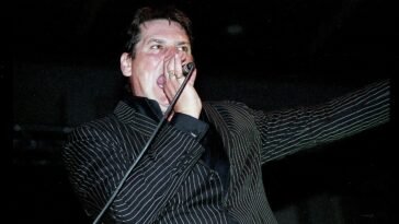 TONY HADLEY ()