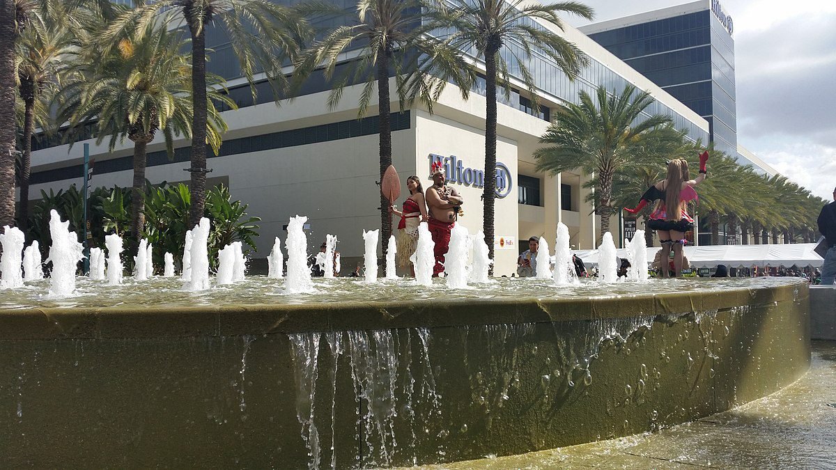 px Moana cosplay on the fountain