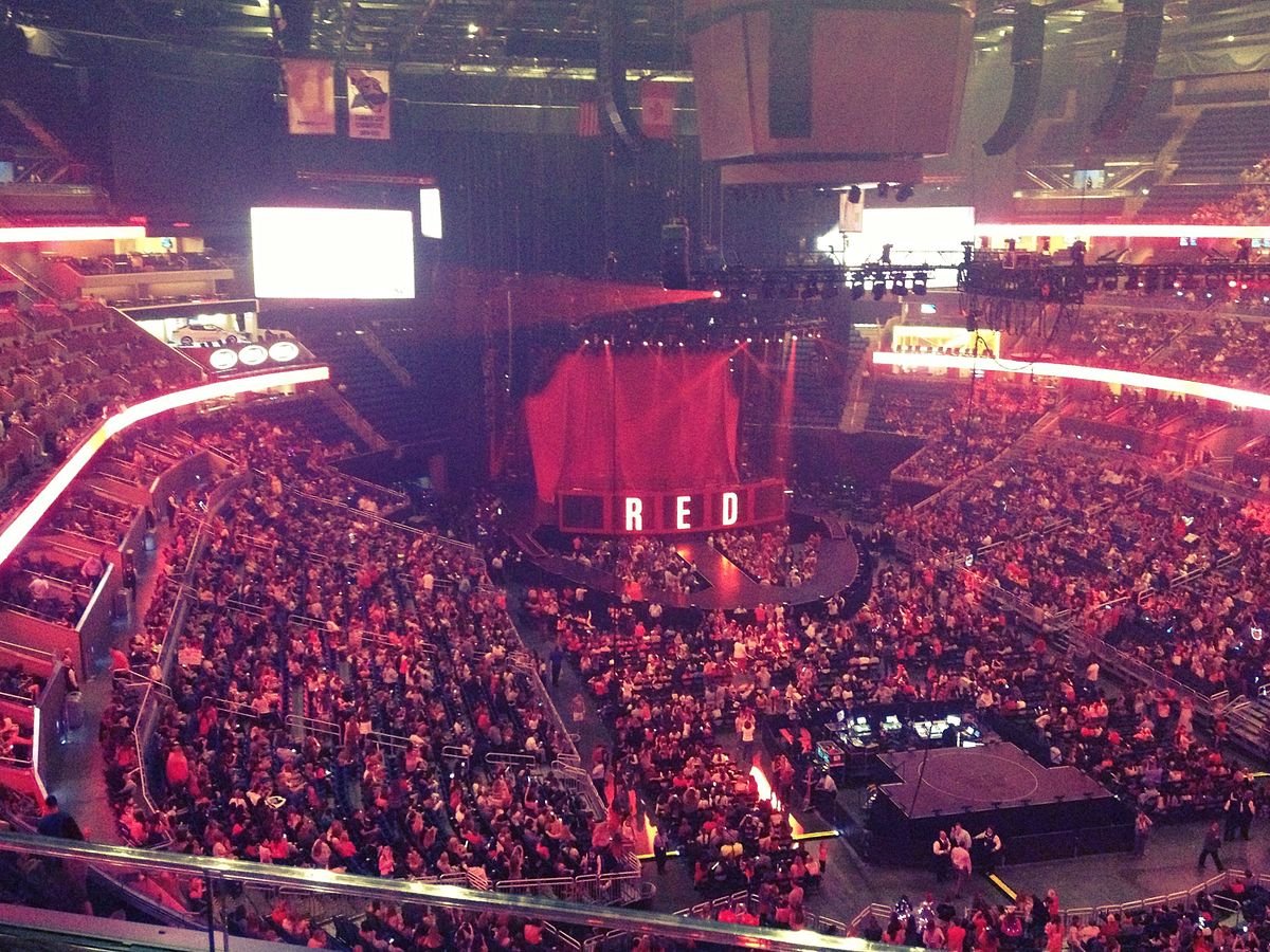 Red Tour Stage Orlando cut