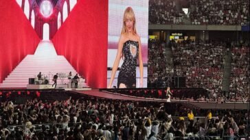 Sabrina Carpenter, The Eras Tour, Singapore National Stadium, March ()