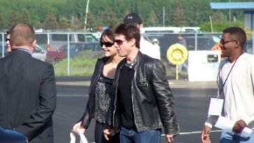 Tom Cruise and Katie Holmes leaving plane