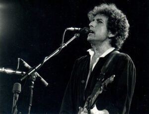 Bob Dylan’s Revival: The Electrifying Tour That Changed Everything