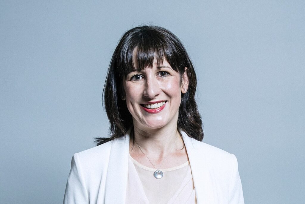 Official portrait of Rachel Reeves crop