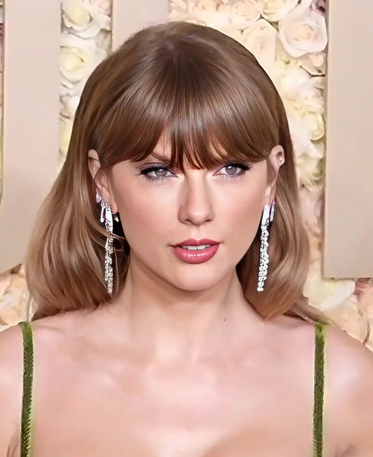 Taylor Swift at the Golden Globes (Enhanced, cropped)