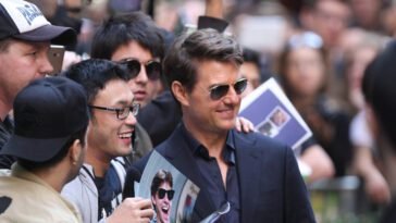 Tom Cruise ()