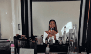 Zoe Saldana’s Unexpected Stage Appearance at the Golden Globes Leaves Fans Confused