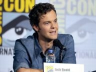 px Jack Quaid ()