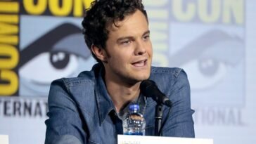 px Jack Quaid ()