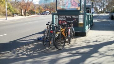 Grand Army Plaza IRT E Pkwy; Bike Racks