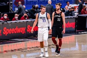 Luka Donić Guides Lakers to Tough Overtime Win Over Knicks