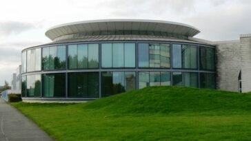 W H Smith Headquarters, Swindon geograph org uk