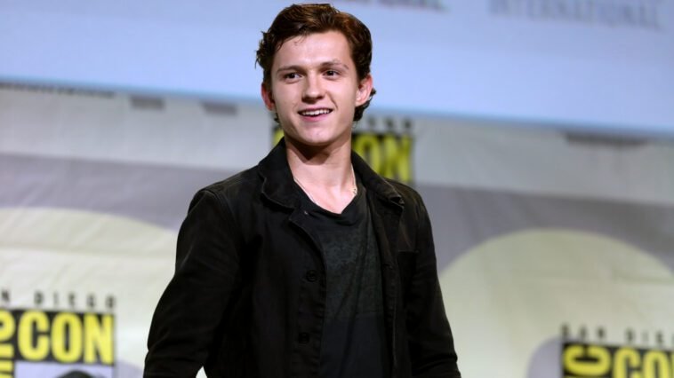 Tom Holland ()