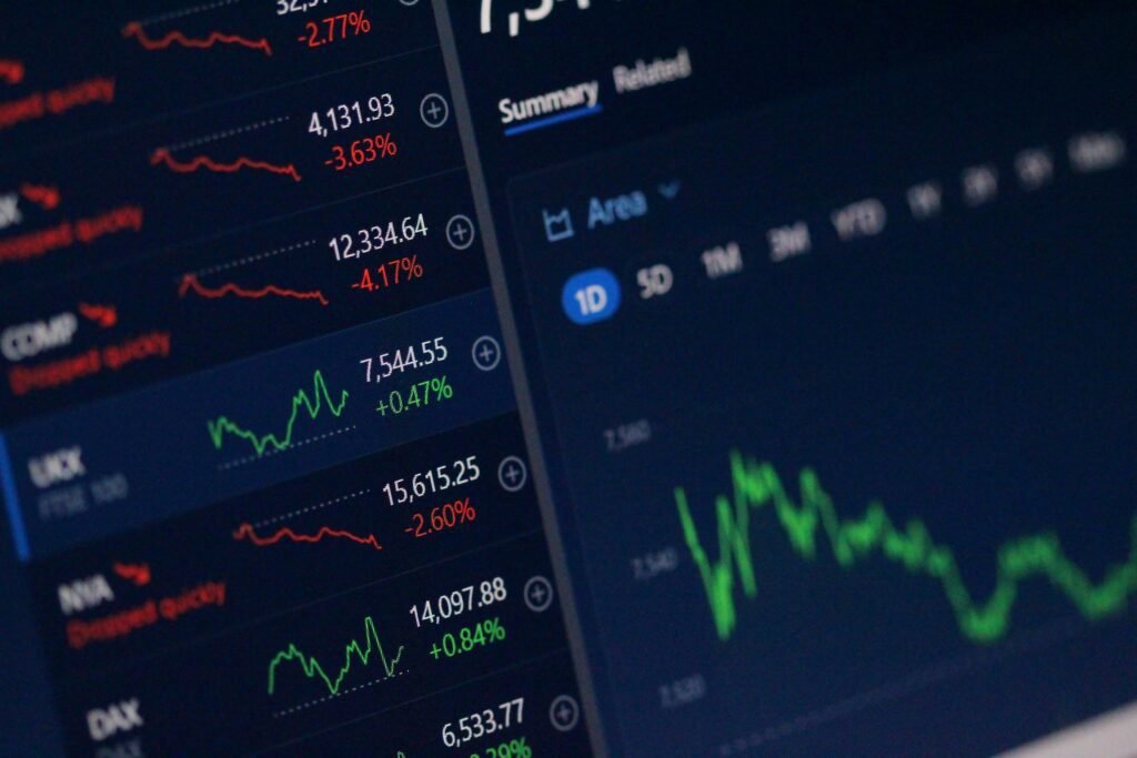 US Dollar Hits Three-Year Low, Gold Surges to $3,500 as Markets React to Trump’s Fed Criticism and Tariff Moves 1 anne nygard xELaNFt unsplash