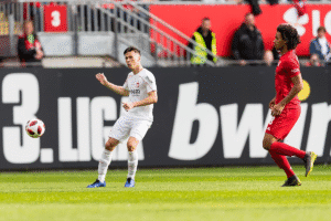 Inter Milan Receives Encouragement in Pursuit of Joshua Zirkzee as Manchester United Sets Affordable Price