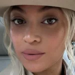 dedeb beyonce selfie jpg