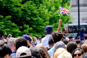 UK Job Market Weakens with Hiring Slowdown