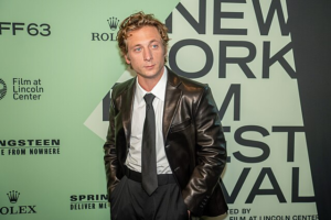 Jeremy Allen White on the Challenge of Romantic Comedies and His Desire to Make a Timeless Classic