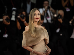 Angelina Jolie on Mastectomy Scars and Survival: “I love my scars”