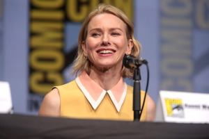 Naomi Watts on Plastic Surgery and Aging Naturally: “I Don’t Want to Look 25 Anymore”