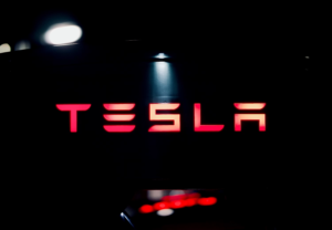 A Major Institutional Investor Trims Its Tesla Stake While Analysts Remain Divided on the Stock’s Trajectory